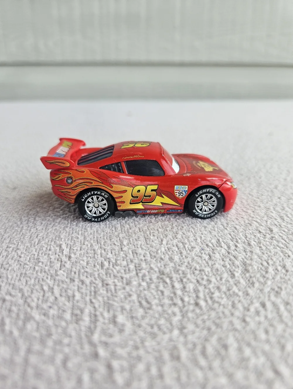 Disney Cars 2 Diecast 1:55 Lightning McQueen Mater Finn McMissile Light & Sound